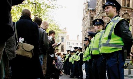 Omgaan met maatschappelijke onrust – Artikel in Secondant februari 2009